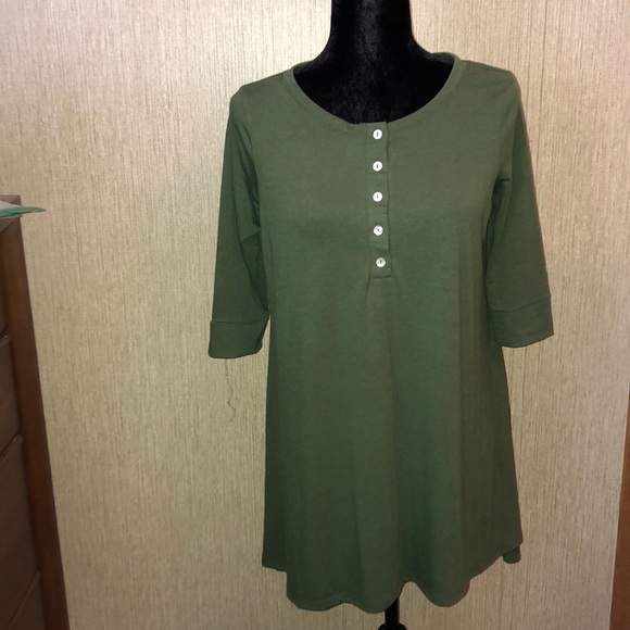 Zenana Outfitters Tops - Hunter Green Tunic (NWOT)